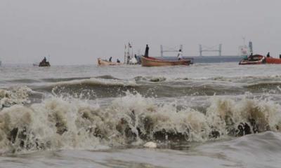 সমুদ্রবন্দরে ৩ নম্বর সতর্ক সংকেত 