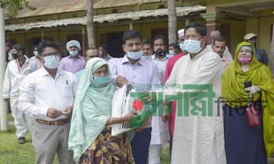 ত্রাণের আওতার বাইরে কেউ নেই: কৃষিমন্ত্রী