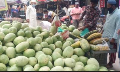 বেনাপোলে তরমুজ কেজিতে বিক্রি, ক্রেতাদের ক্ষোভ