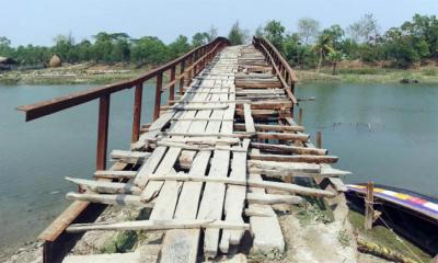 কলাপাড়ার ব্রিজটি যেনো মরণফাঁদ