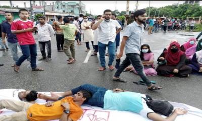 বেরোবি শিক্ষক শিক্ষার্থীর উপর হামলা : প্রতিবাদে ঢাকা-কুড়িগ্রাম সড়ক অবরোধ