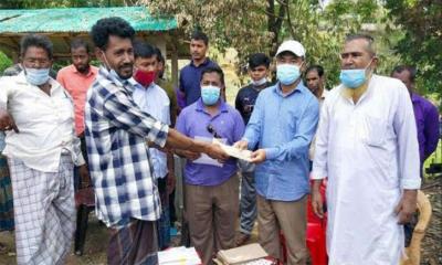 বরকলে হরিণা বাজারে অগ্নিকান্ডে ক্ষতিগ্রস্থদের অনুদান প্রদান