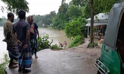 অবহেলায় পড়ে আছে ঘিওর-শ্যামগঞ্জ রাস্তাটি