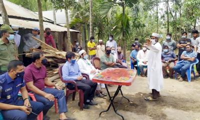 ঠাকুরগাঁওয়ে একই গাছে আম ও লিচু: পরিদর্শনে ইউএনও ও কৃষি অফিসার