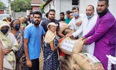 মা দিবসে অসহায় মায়ের মুখে হাসি ফোটানোর চেষ্টা