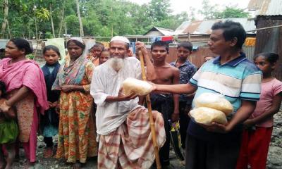 সাদুল্লাপুরে ৮০০ মানুষের মাঝে সেমাই-চিনি বিতরণ