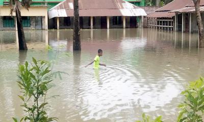 বন্যায় প্লাবিত মঠবাড়িয়ার রাস্তা ঘাট