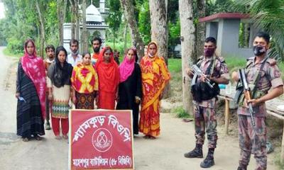 মহেশপুর সীমান্তে নারী-শিশুসহ আটক ১৩