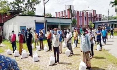 কুমারখালীতে পরিবহন শ্রমিকরা পেল খাদ্যসামগ্রী