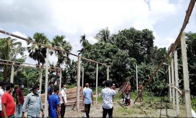 লক্ষ্মীপুরে পাউবোর জমি থেকে অবৈধ স্থাপনা উচ্ছেদ