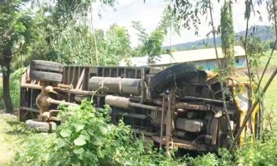 চট্টগ্রামে দুই কাভার্ডভ্যানের সংঘর্ষে নিহত ২