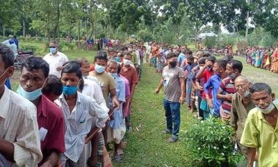 কোভিড গণটিকা এক ঘন্টায় শেষ, অসন্তোষ টিকা প্রত্যাশিদের 