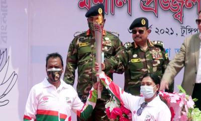 টুঙ্গিপাড়ায় বঙ্গবন্ধু নবম বাংলাদেশ গেমসের মশাল প্রজ্জ্বলন