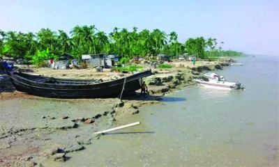 হাতিয়ার সঙ্গে সারা দেশের নৌ যোগাযোগ বন্ধ  