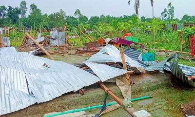 ফুলবাড়ীতে আকস্মিক ঝড়ো হাওয়া: লন্ডভন্ড বসতভিটার ৬ টি ঘর