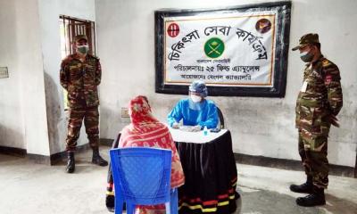 চাঁপাইনবাবগঞ্জে সেনাবাহিনীর ফ্রি চিকিৎসা সেবা প্রদান