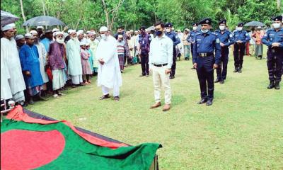 মুক্তাগাছায় বীর মুক্তিযোদ্ধাকে রাষ্ট্রীয় মর্যাদায় দাফন