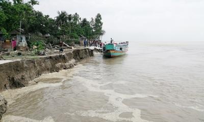 টাঙ্গাইলে এক রাতে যমুনার পেটে শতাধিক বাড়িঘর