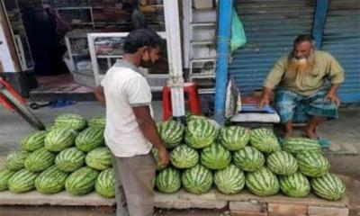 জয়পুরহাটের বাজারে তরমুজ, দাম নাগালের বাহিরে