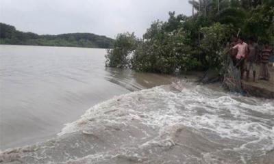 শরণখোলায় রিং-বাঁধ ভেঙ্গে সাত গ্রাম প্লাবিত 