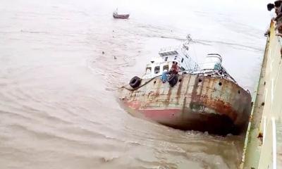 হাতিয়ার বঙ্গোপসাগরে বিকল জাহাজের ১২ ক্রু উদ্ধার