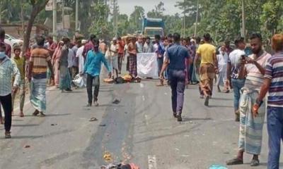 রূপগঞ্জে কাভার্ডভ্যানের ধাক্কায় প্রাণ গেল মা-মেয়ের