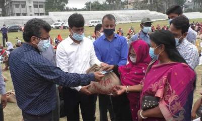 প্রধানমন্ত্রীর উপহার পেল ঝিনাইদহে ১ হাজার কর্মহীন পরিবার