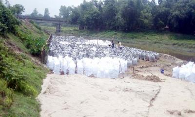 খড়খড়িয়া নদীর বন্যা নিয়ন্ত্রণ বাধ রক্ষার্থে প্রতিরক্ষামূলক কাজ