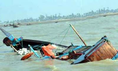 হাতিয়ায় চাল ও গ্যাস সিলিন্ডার নিয়ে ট্রলার ডুবি