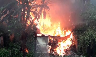 গোপালগঞ্জে অগ্নিকান্ডে ৩টি দোকান ঘর ভস্মিভূত