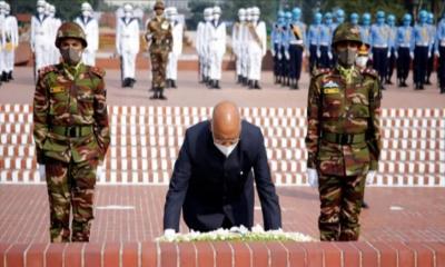 জাতীয় স্মৃতিসৌধে ভারতের রাষ্ট্রপতির শ্রদ্ধা