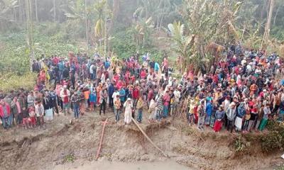 সুগন্ধা নদীর পাড়ে স্বজনদের আহাজারি