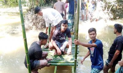 শিক্ষার্থীদের স্বেচ্ছাশ্রমে সাঁকো