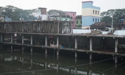 লক্ষ্মীপুর জেলা পরিষদের পুকুর ভরাট করে মার্কেট নির্মাণ, এলাকাবাসীর ক্ষোভ