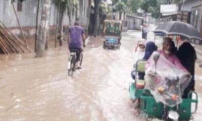 অল্প বৃষ্টি হলেই ডুবে যায় ঘিওর বাজারের অলিগলি