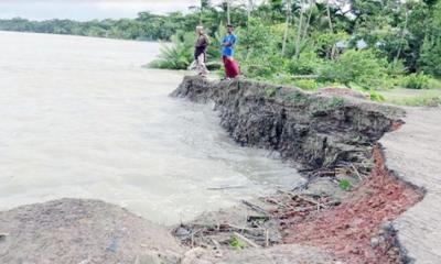 জলবায়ু পরিবর্তনে হুমকির মুখে মোরেলগঞ্জের মানুষ