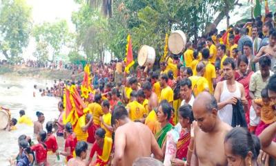 গোপালগঞ্জে সর্ববৃহৎ মহা বারুনীর স্নান উৎসব ও মেলা শুরু