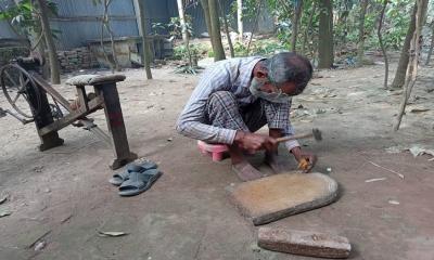 যন্ত্রপাতি ধারালেও আনোয়ারের জীবনে এখন আর ধার নেই!