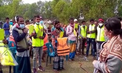 ঘন ফাঁসের জাল ব্যবহারের বিরুদ্ধে শপথ নিলো কলাপাড়ার জেলেরা