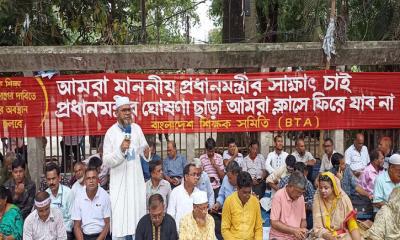 প্রধানমন্ত্রীর ঘোষণা ছাড়া ক্লাসে ফিরবেন না শিক্ষকরা