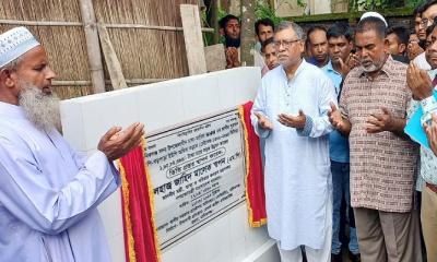 ডেঙ্গুর কারণে স্যালাইনের চাহিদা ১০ গুণ বেড়েছে : স্বাস্থ্যমন্ত্রী