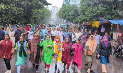 রাজধানীতে বৃষ্টির মধ্যেই বিএনপির মিছিল-পিকেটিং