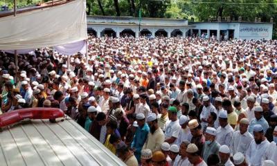 একসঙ্গে মৃত্যু একসঙ্গে জানাজা, মানুষের ঢল