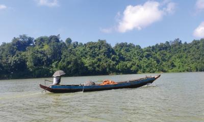 কাপ্তাই হ্রদে নৌযান চলাচল বন্ধ